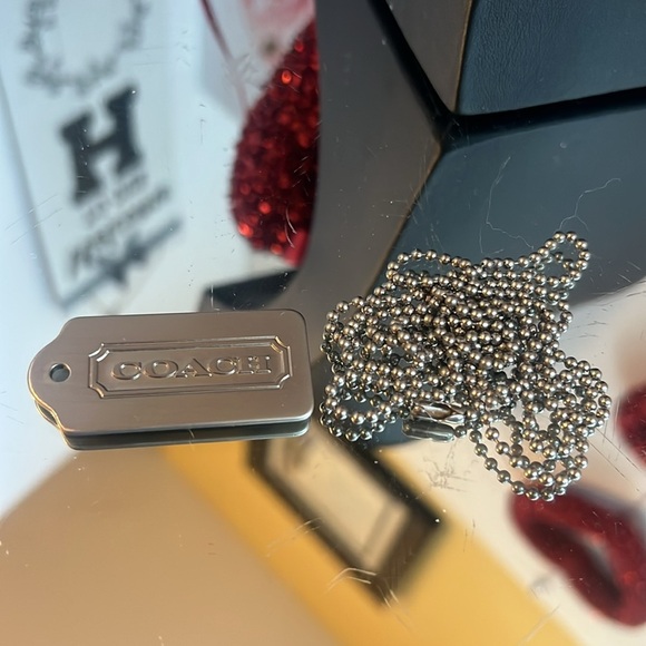 Coach tag with unbranded Silver Necklace  32 inch - Picture 5 of 5